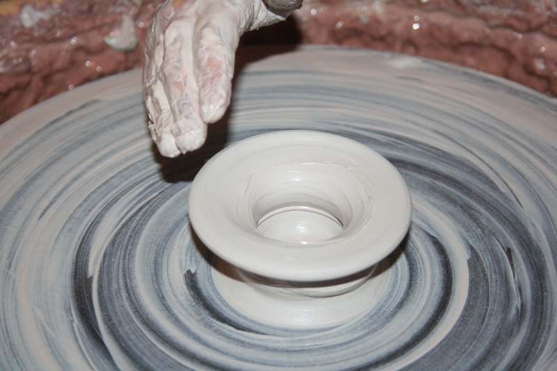 sculpture-FAYENCE-min_wheel-ceramic-artist-craft-pottery-material-555860-pxhere.com